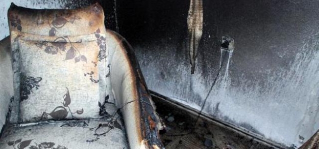 Prizde unutulan cep telefonu evi yaktı!