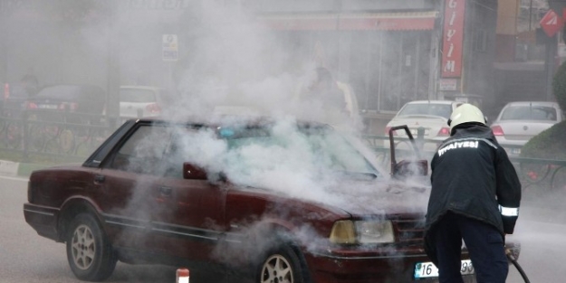 Bursa’da Seyir Halindeki Otomobil Alev Aldı