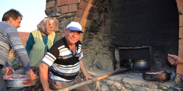 Burgaz Mahallesi’nde Gelenek Sürüyor