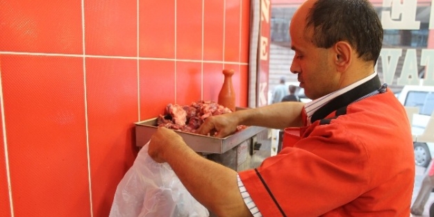 Zonguldaklı Kasapların Kıyma Çekme Mesaisi