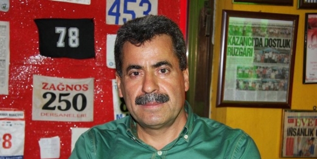 (özel Haber) Fare Kedilerle Böyle Oynadı