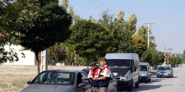 Kulu Jandarmasından Sürücülere Çikolata İkrami