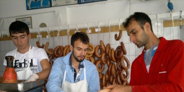 Artan Kurban Etlerinden Organik Sucuk Ve Kıyma Yapılıyor