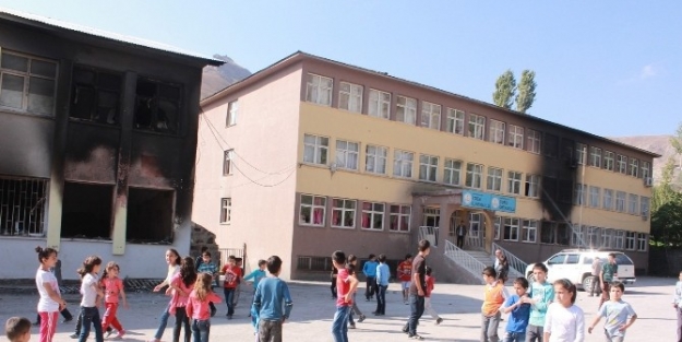 Hakkari’de Okullar 1 Gün Tatil