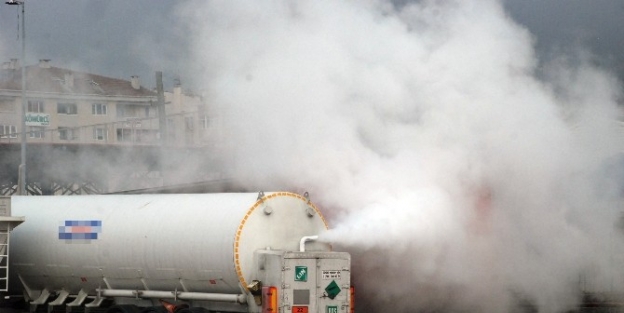 Tankerden Sızan Gaz Paniğe Neden Oldu