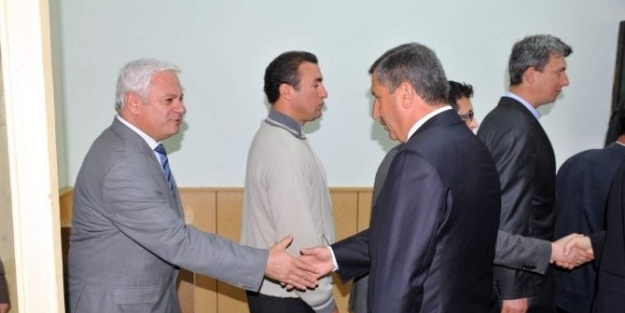 Vali Şerif Yılmaz, İl Özel İdaresi Personeli İle Bayramlaştı