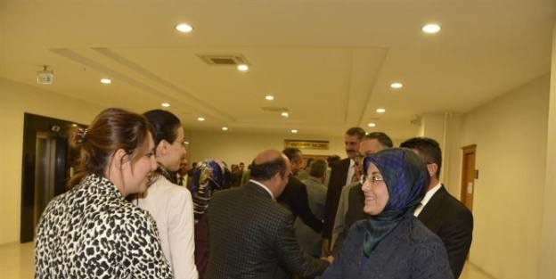 Başkan Toru, Belediye Çalişanlariyla Bayramlaştı