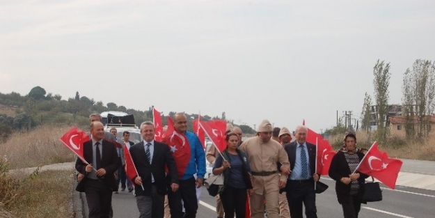 Şehitlik Toprağını Ankara’ya Götüren Engelliler Lapseki’den Geçti