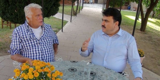 Balıkesirli Ünlü Sanatçı Tamer Yiğit: