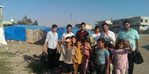 Ak Parti’li Gençlerden Suriyelilere Kurban Eti