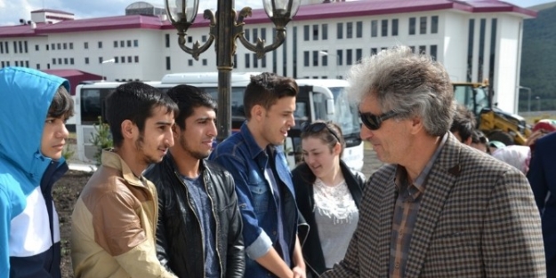 Rektör Prof. Dr. Korkmaz, Arü’lü Öğrencilerle Bayramlaştı