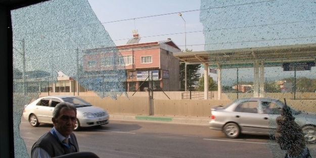 Bursa’da Yine Halk Otobüsü Taşlandı