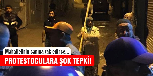 Protestocular mahalleliyi canından bezdirdi