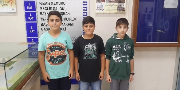 Yaşları Küçük, Gönülleri Büyük