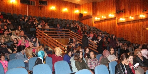 Avm Kadınlar Kulübü Dt’de Deli İbrahim Oyununu İzledi