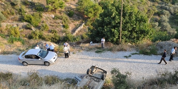 Şarampole Yuvarlanan Otomobilden Sağ Çikti