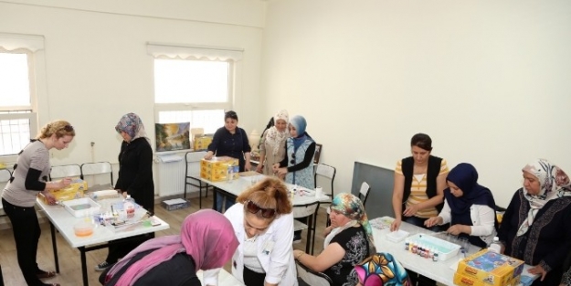 Şehitkamilli Hanımlardan Ebru Sanatı’na Yoğun İlgi