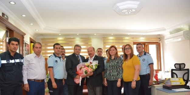 Yunusemre Zabıtası Ruhsat Ve İşgaliye Sorununu Diyalogla Çözüyor