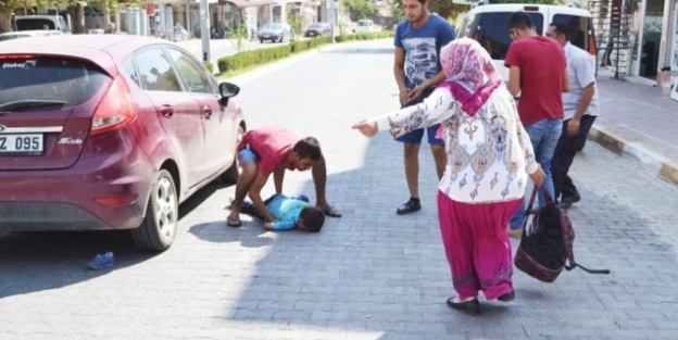 Otomobilin Çarptiği Çocuk Ağır Yaralandı