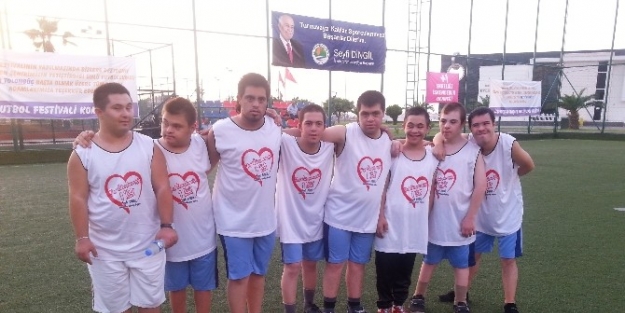 Gaziantepli Down Sendromlu Gençler Futbol Festivaline Katıldı