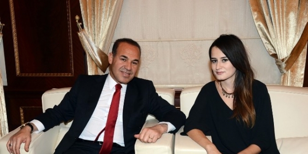 Saç Rengi Mağduru Öğretmen Adayı, Başkan Sözlü’den Destek İstedi