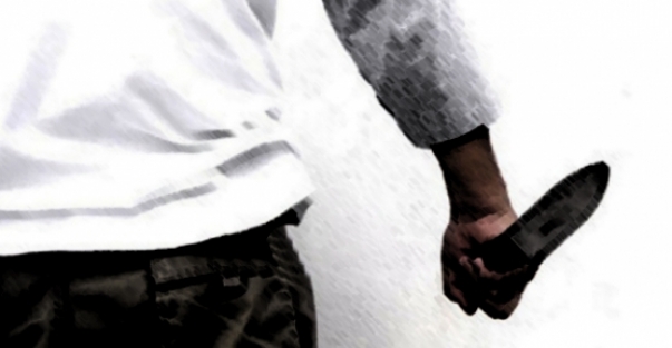 Boşanmak istemedi eşini öldürdü!