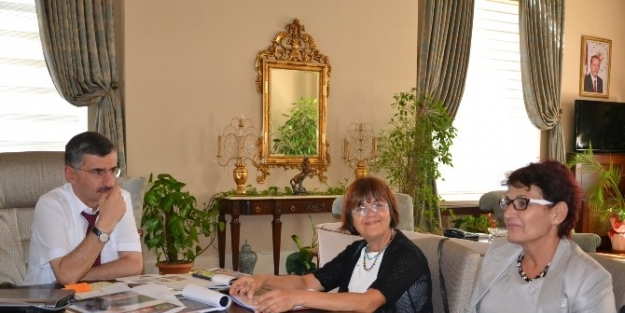 Hayvanları Koruma Derneği Üyeleri Vali Bektaş’ı Ziyaret Etti