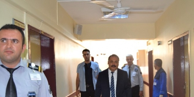 Salmaner’den, Yaralı Polislere Ziyaret