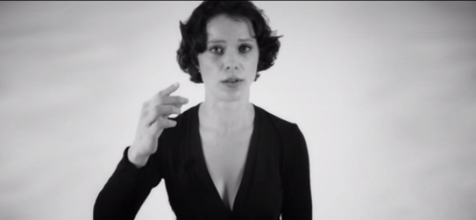 2 notayı aynı anda söyleyebilen kadın