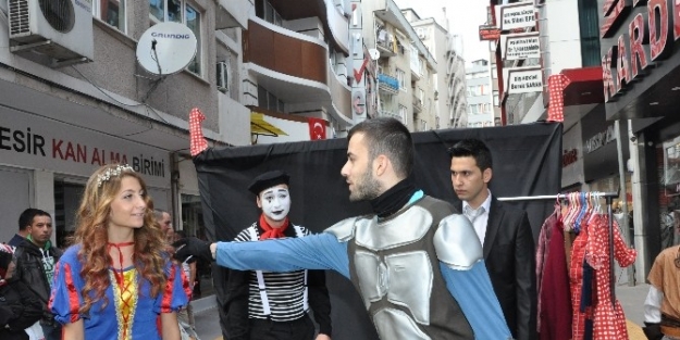 Karesi Sanat Sokağı Açıldı