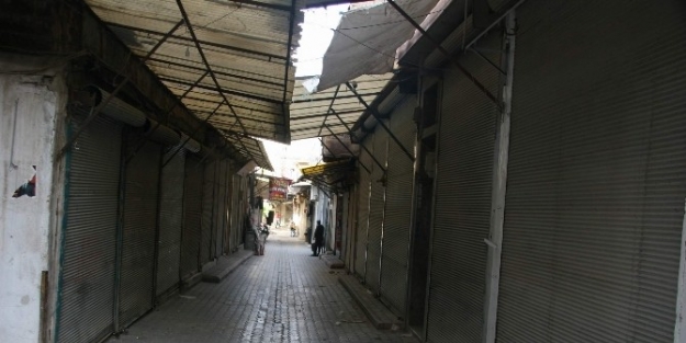 Kilis’te Esnaflar İş Yerlerini Geç Açmasına Tepki