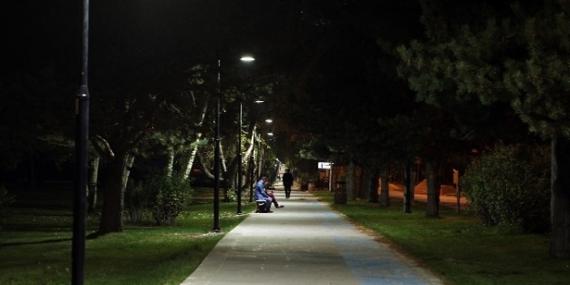 Atatürk Üniversitesi Kampüsü Aydınlatıldı