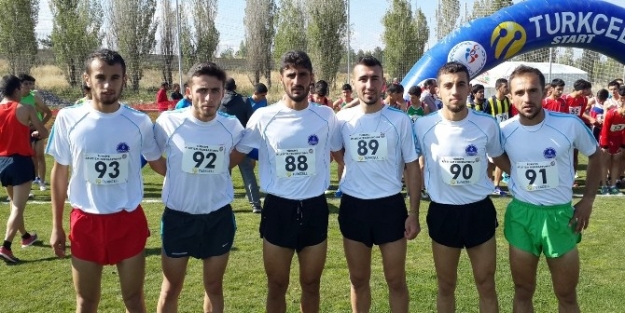 Atletler, Zirve Mücadelesini Sürdürüyor