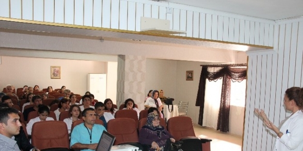 Huzurevinde "meme Kanseri Bilinçlendirme" Etkinliği