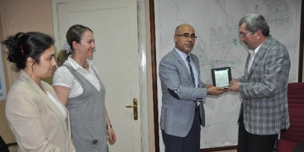 Başkan Vergili’ye Plaket