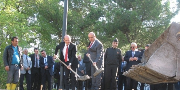 Niksar’da Ahi Pehlivan Anıt Mezarı Temeli Atıldı