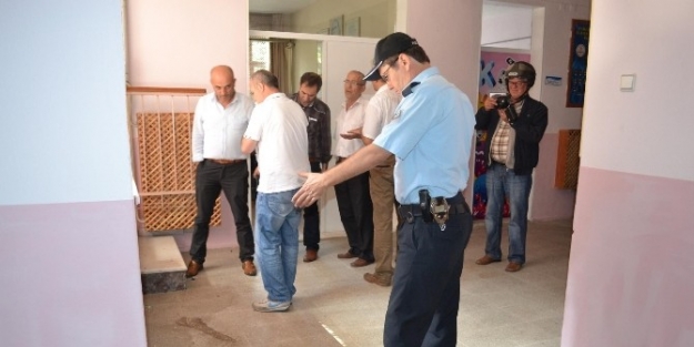 Engelli Okuluna Çata Patlı Saldırı