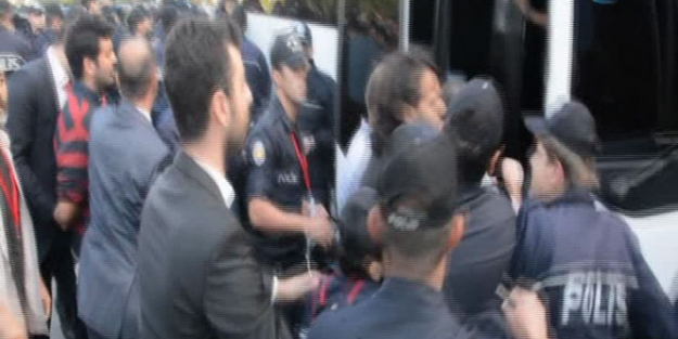 KTÜ'de 20 öğrenci gözaltına alındı