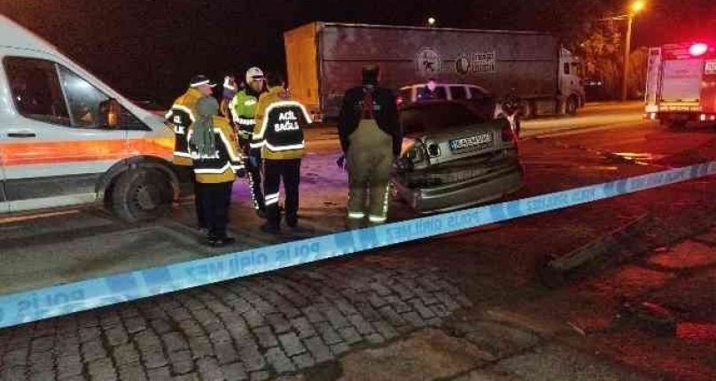 Bursa'da otomobil 2 kişiye mezar oldu