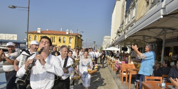 İzmir’de Balkan Şenliği Başladı