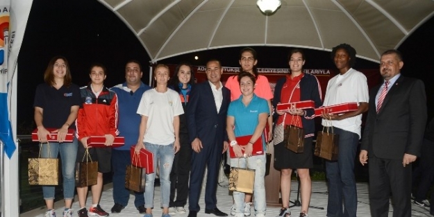 Botaş Cup’a Katılan Ekiplere Büyükşehir’den Kaynaşma Yemeği