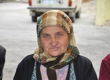 Hastane Önünde Acılı Bekleyiş