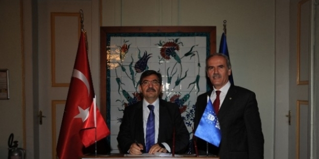 Bakan Güllüce "Kentsel dönüşümde tarihi doku korunmalı"