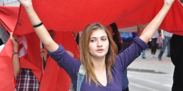 Balıkesir’de Polise Ve Mehmetçiğe Destek Yürüyüşü