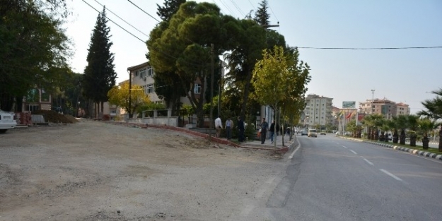 Yunusemre Hizmet Binasının Yeni Giriş Kapısı Son Aşamada