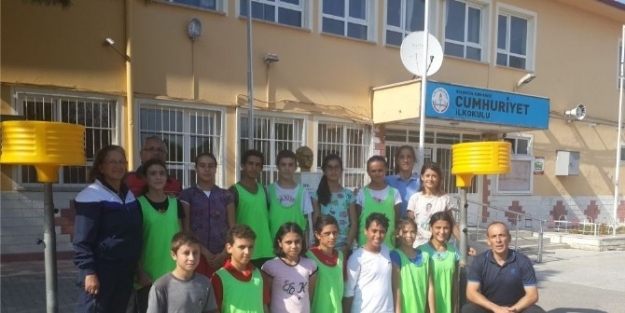 Burhaniye De Öğrenciler Korfbol Öğreniyor