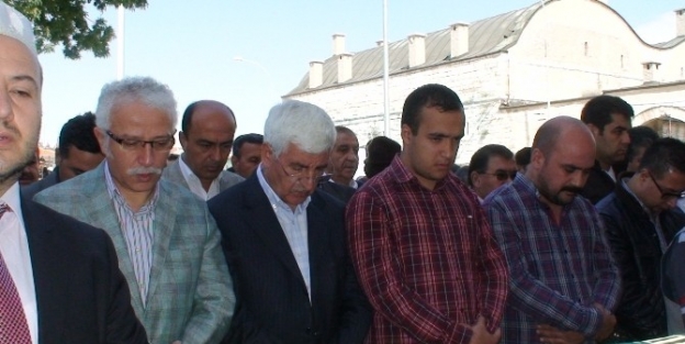 Karaman Valisi’nin Kardeşi Toprağa Verildi
