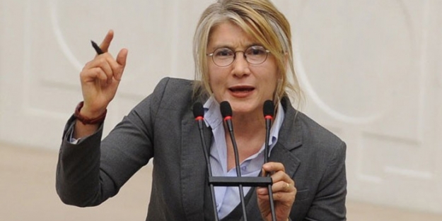 İstifayı Twitter'dan duyurdular