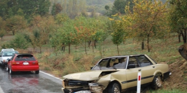 Pazarlar’da Trafik Kazası: 2 Yaralı