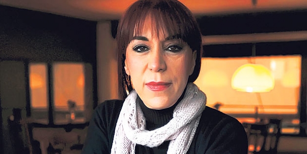 Ünlü sanatçı ülkeyi terketti!